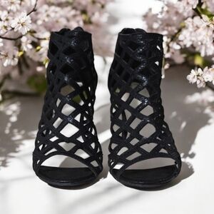 Size 7.5 Black Fishnet Pattern Heels